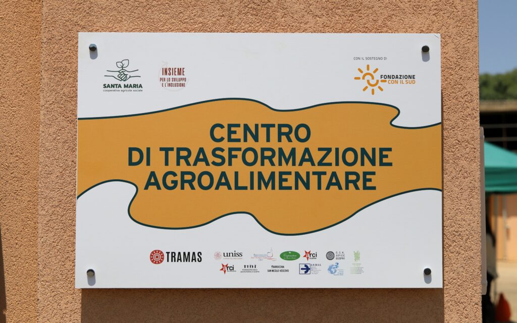 Targa del Centro di Trasformazione Agroalimentare all’ingresso dello stabilimento di Guspini